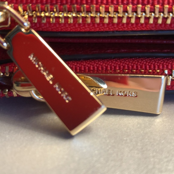 Flash Sale💥💥Michael Kors wallet/wristlet. Beautiful red!!!! Price firm - Picture 14 of 16